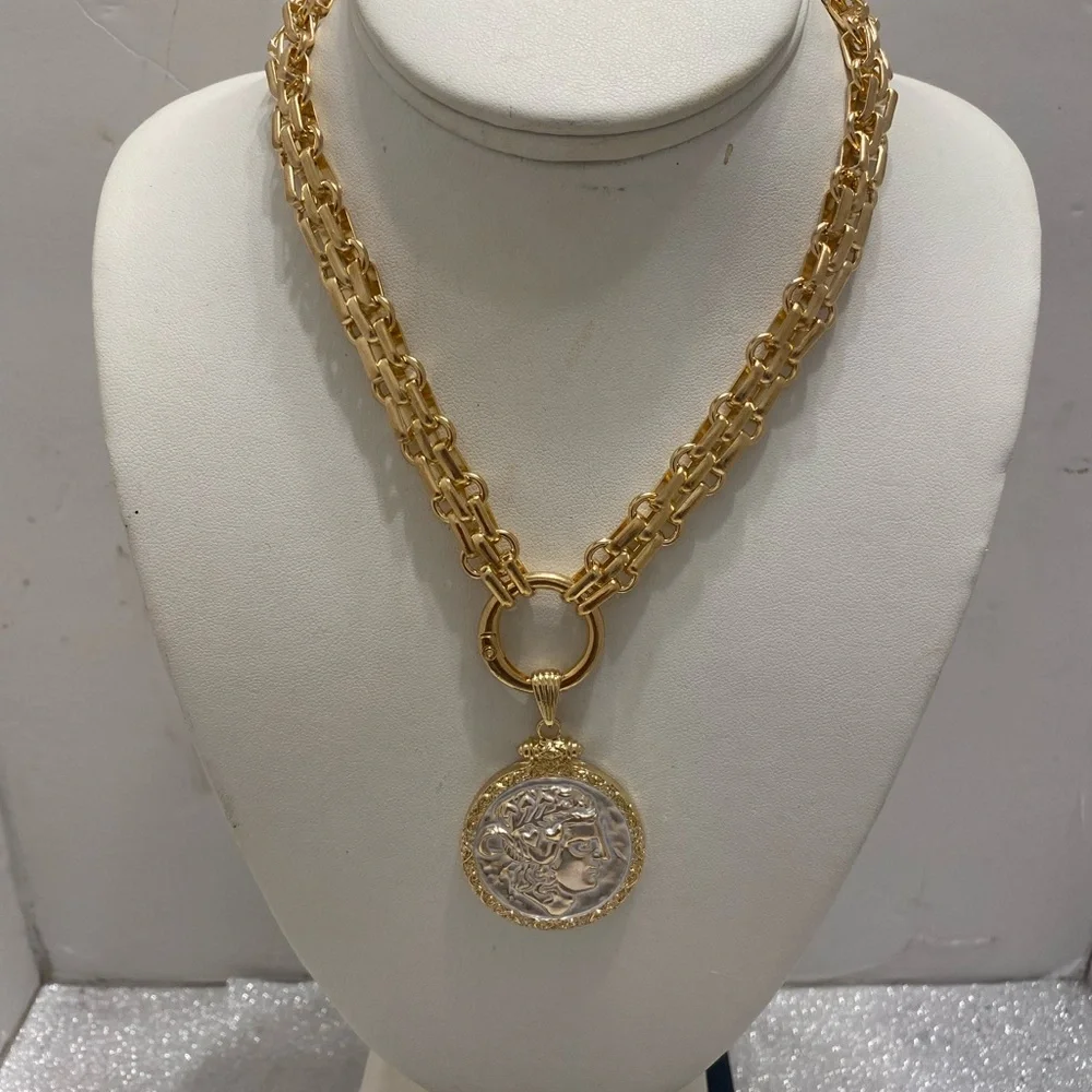 Gold-Tone Medallion Pendant Necklace - Elegant Statement Jewelry